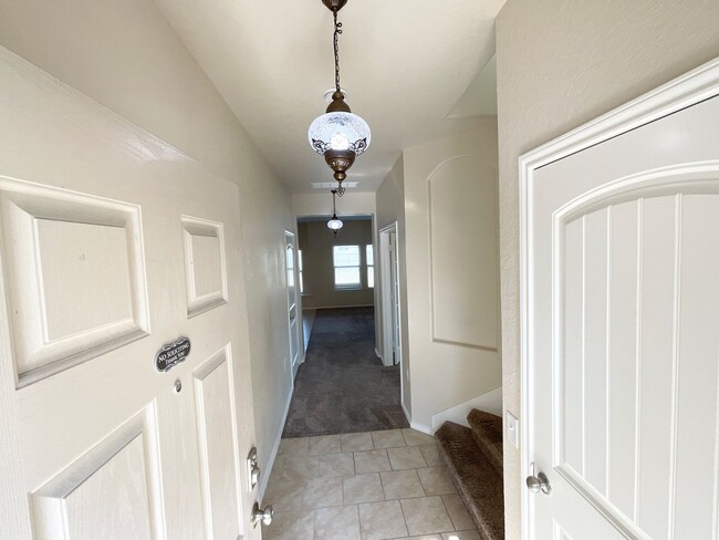 Building Photo - Open design in Northeast Crossing on large...