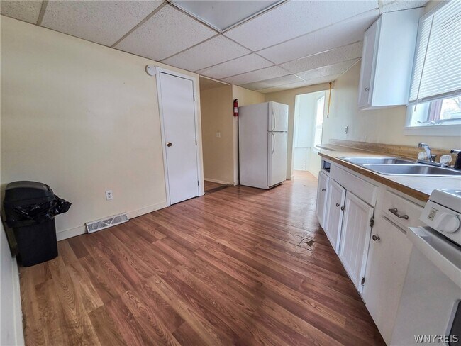 Foto del edificio - 38 N Main St