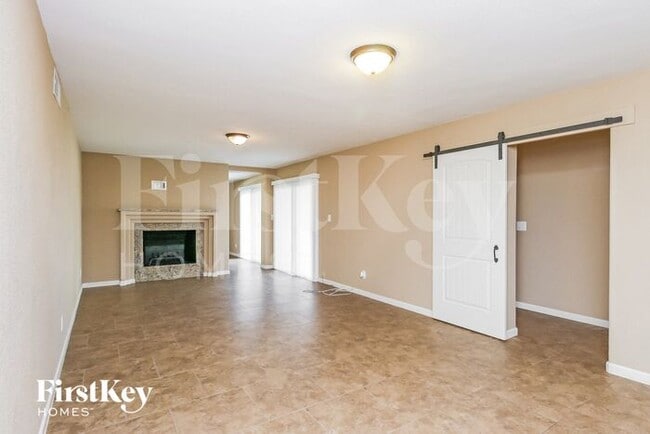 Building Photo - 4716 S Kenwood Ln
