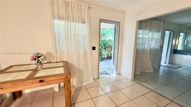 Building Photo - 274 SW 9th St