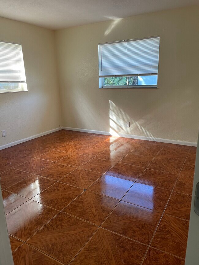 Foto del edificio - 424 NE 44th St