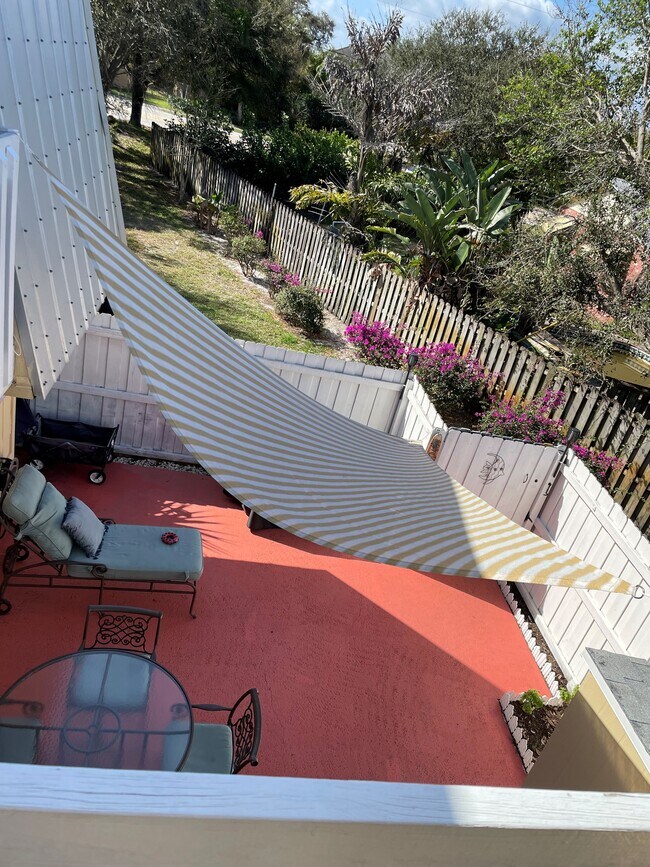 Foto del edificio - 141 E Riverside Dr