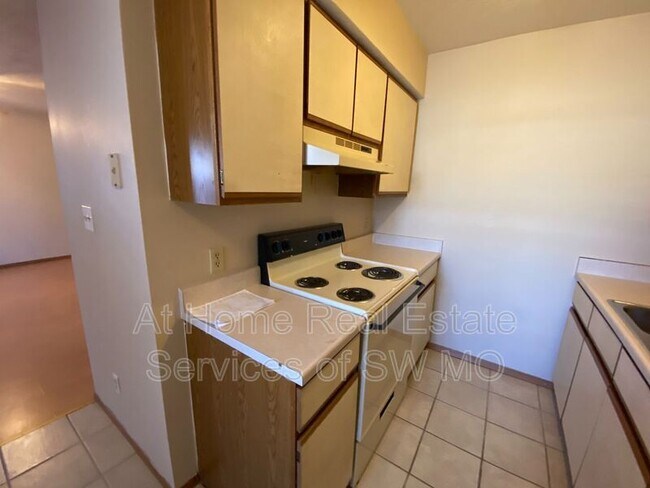 Foto del edificio - 750 S Campbell Ave