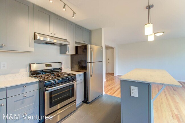 Building Photo - 1418 2nd Ave W