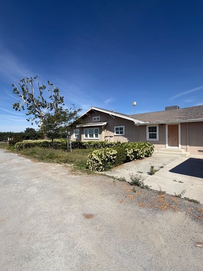 Foto del edificio - County Property