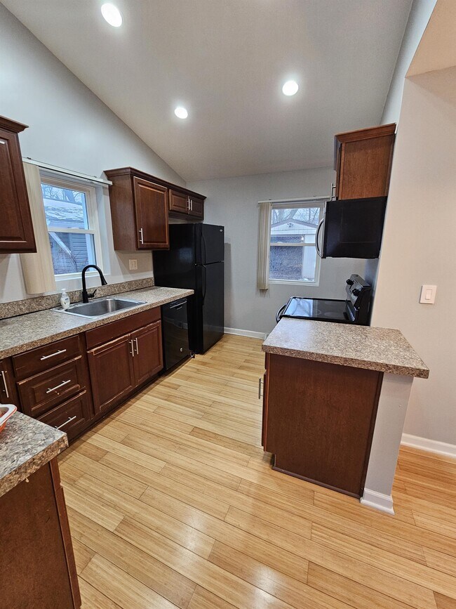Building Photo - 4020 Lanette Dr