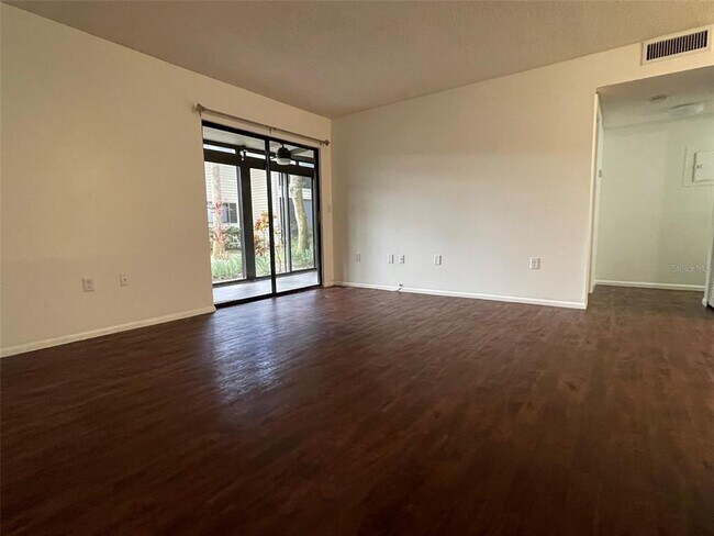 Foto del edificio - 3205 Fox Chase Cir