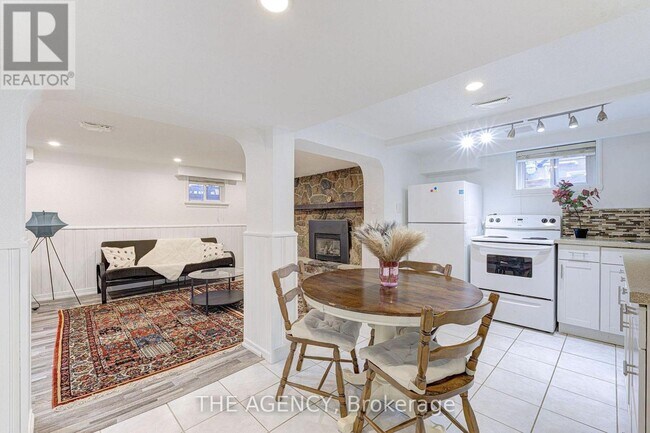 Photo du bâtiment - 82 Harrison Dr