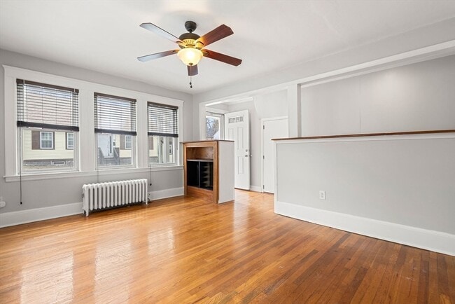 Building Photo - 9-11 Cross St