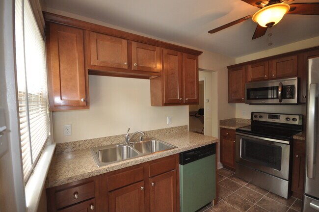 Foto del edificio - Pre-Leasing Now for the Fall Semester 2026