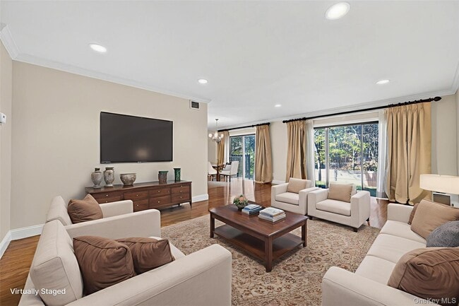 Building Photo - 7 Meadowood Dr