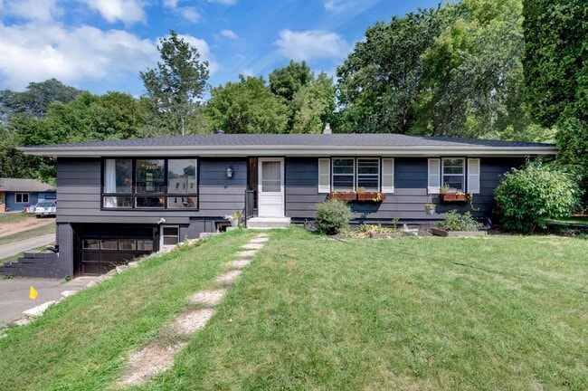 Front view of duplex - 17316 Bay Cir