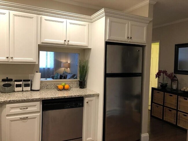 Foto del edificio - 65 Milliken Ave