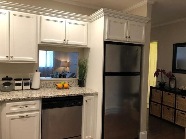 Building Photo - 65 Milliken Ave