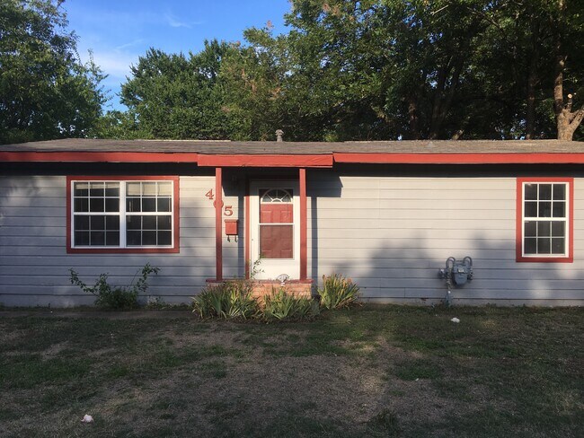 Front - 405 S Contemporary Dr