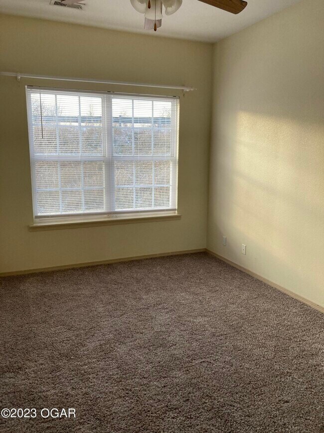 5256 Courtney Ln Unit D, Joplin, MO 64804 Condo for Rent in Joplin