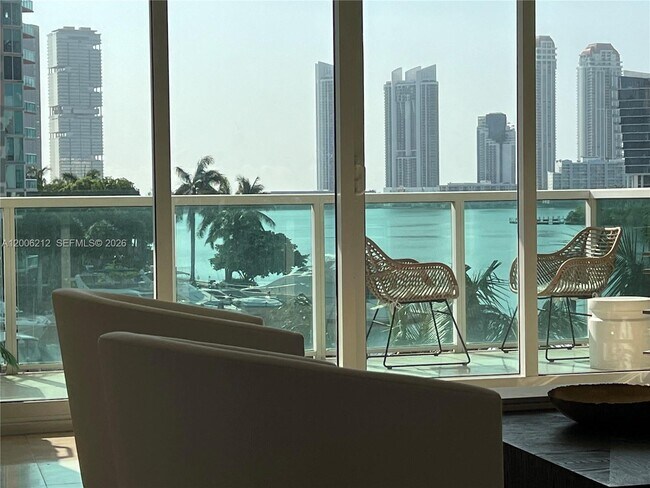 Foto del edificio - 3340 NE 190th St