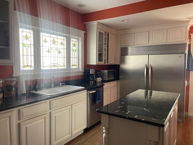 Foto del edificio - 4453 York Ave S