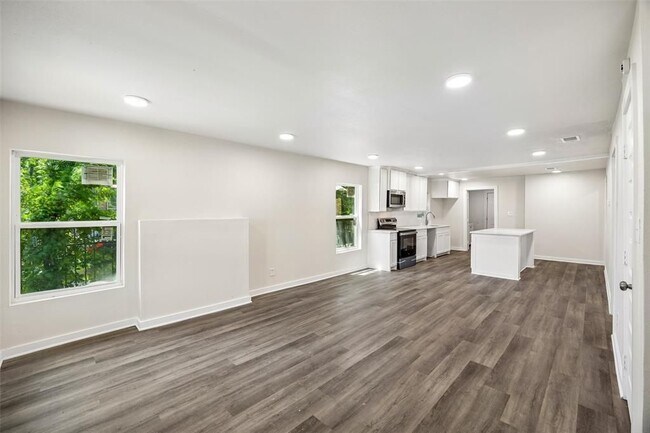 Building Photo - 1265 E Maddox Ave