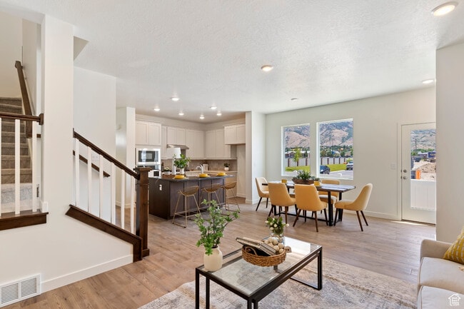 Building Photo - 10078 Loblobby Ln