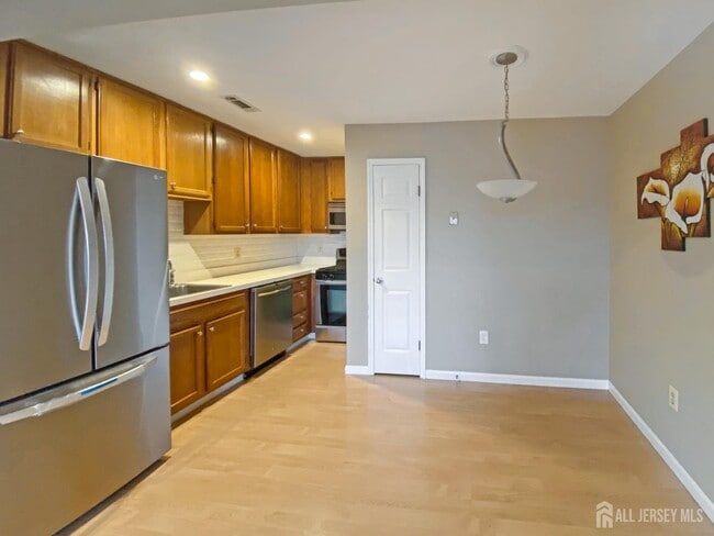 Building Photo - 3910 Birchwood Ct