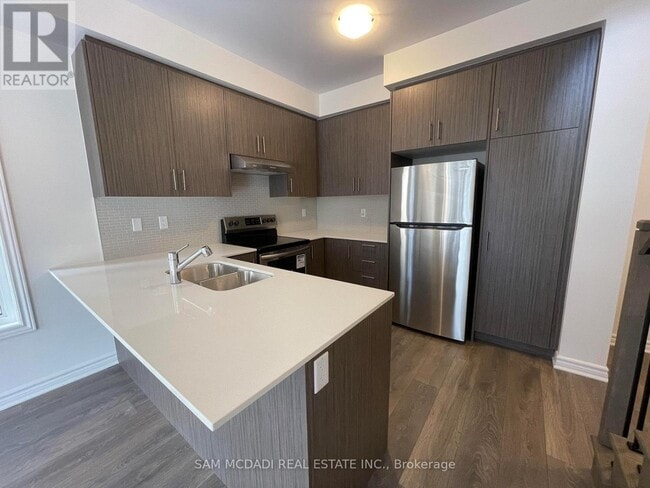 Building Photo - 1170 Lloyd Landing