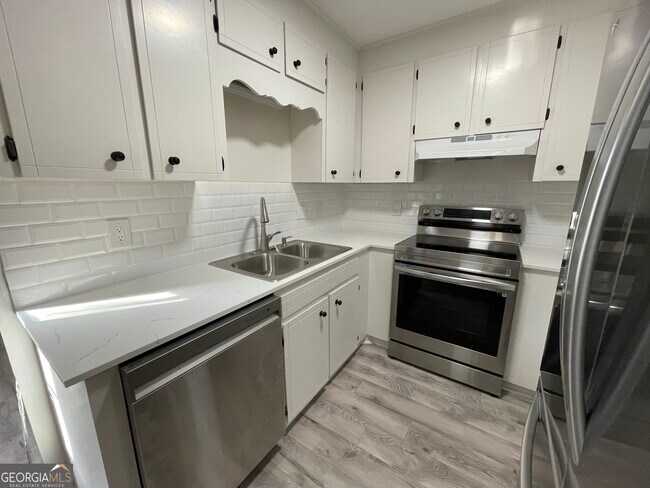 Foto del edificio - 130 Springdale Ct