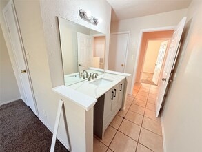 Building Photo - 8714 Victorian Village Dr