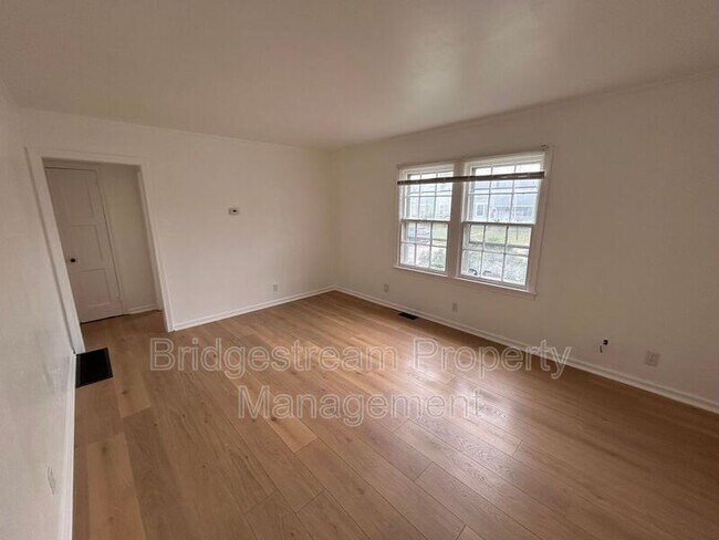 Foto del edificio - 2152 Meriline Ave