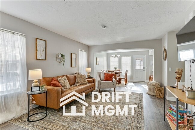 Building Photo - 184 E Rideout Hall Ln