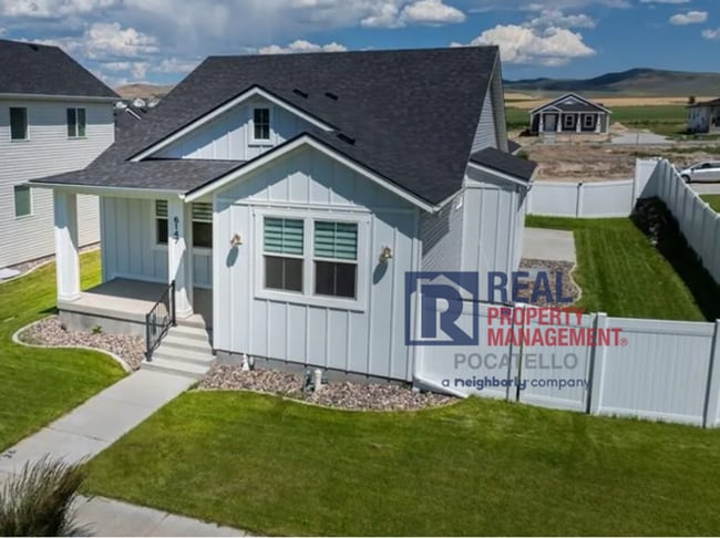 Building Photo - Beautiful Brand New 6 bedroom 3.5 bahtroom...