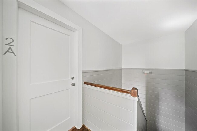 Building Photo - 520 Lovett Blvd