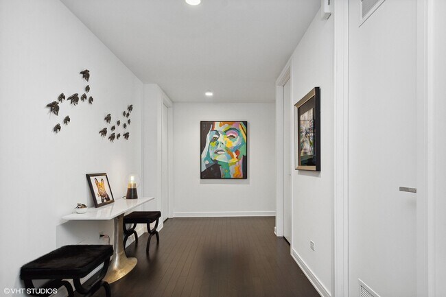 Building Photo - 540 W Webster Ave