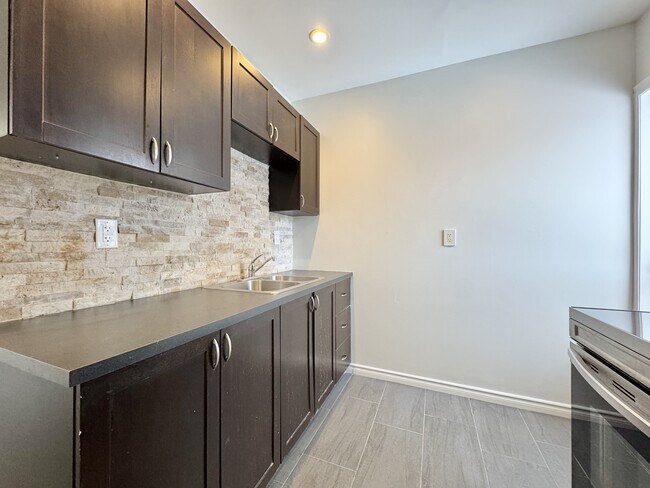 Photo du bâtiment - 97 Garfield Ave S