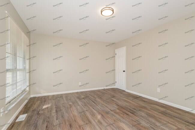 Building Photo - 3006 Chance Dr