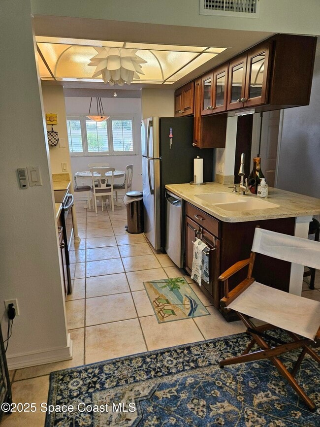 Foto del edificio - 136 Beach Park Ln