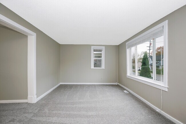 Foto del edificio - 115 Diamond Ave SE