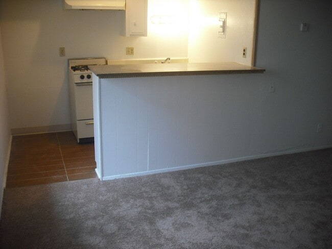 Building Photo - Wonderful 1 bedroom ground floor condo