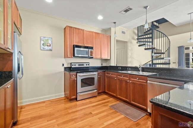 Building Photo - 345 W Parker Boulevard Unit 201