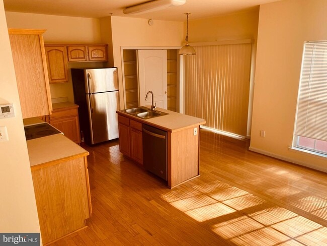 Building Photo - 1216 Blue Wing Terrace