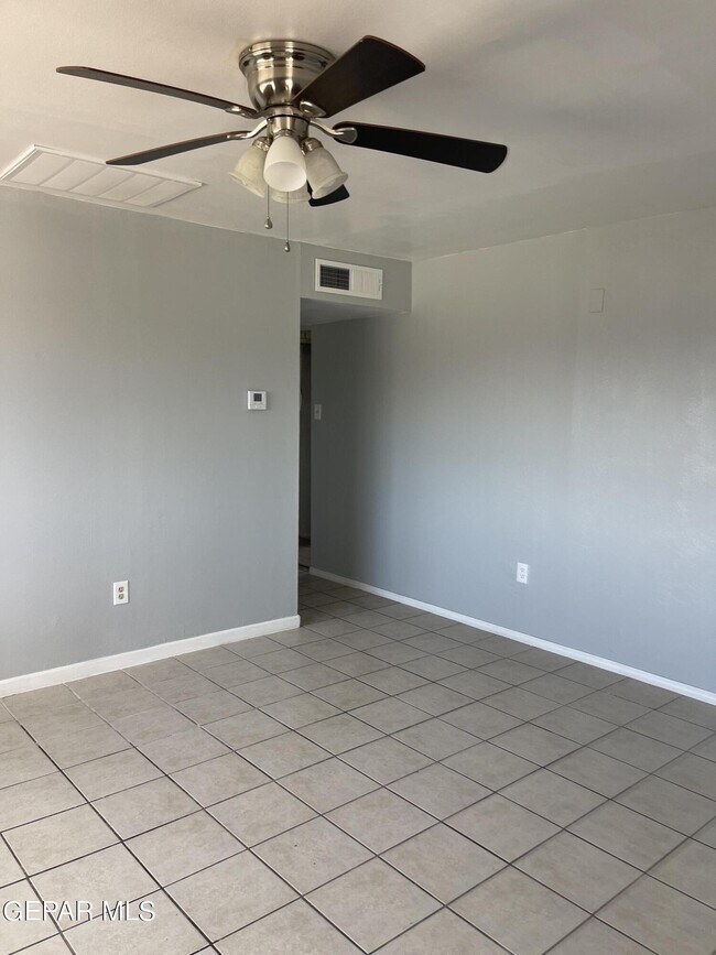 Building Photo - 9529 Montwood Dr