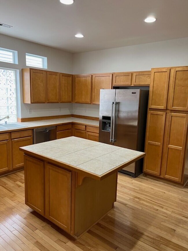Foto del edificio - Lakeland Hills 2 Story, 4 Bed, 2.5 Bath Ho...