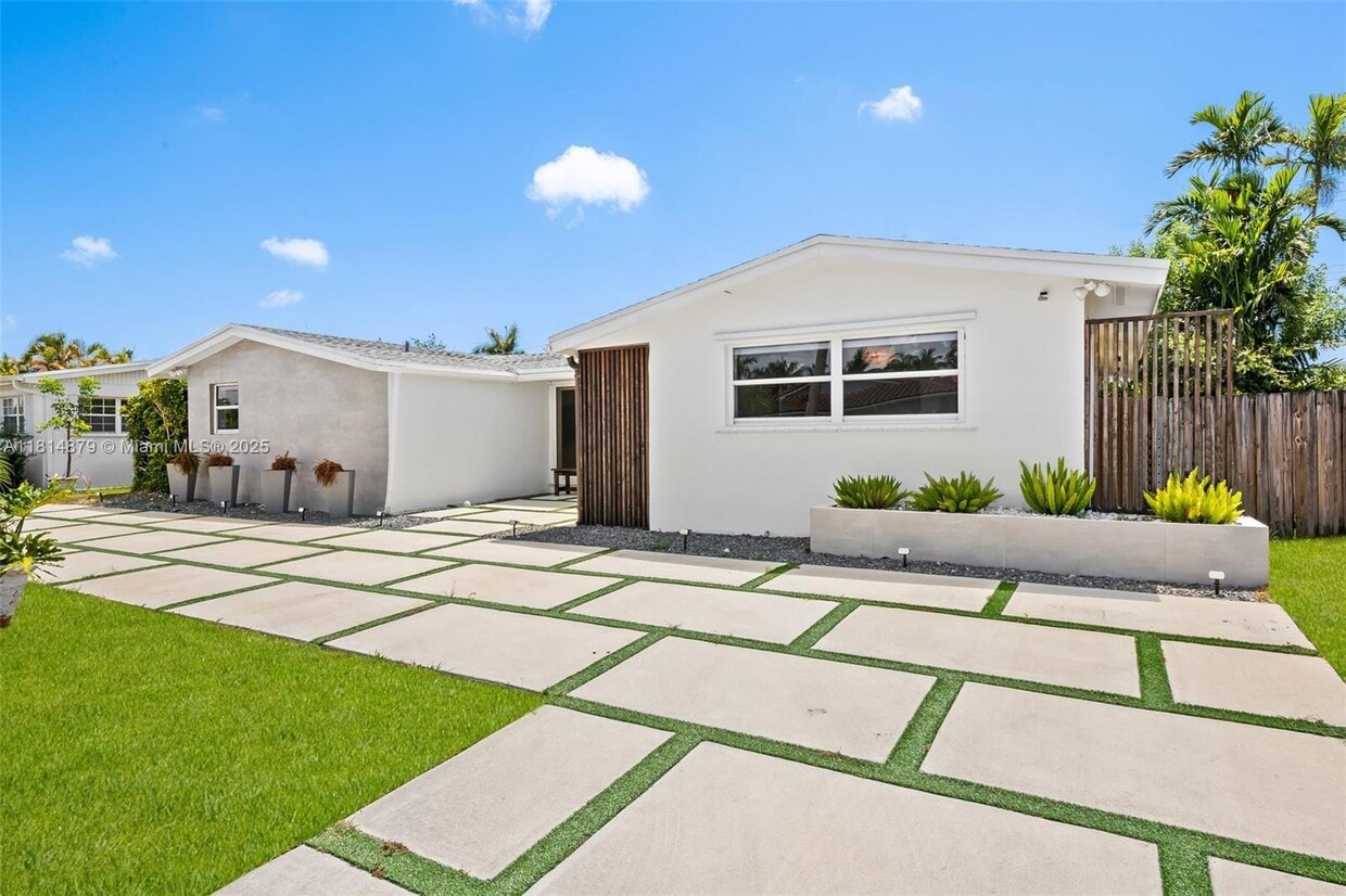 Primary Photo - 20515 NE 19th Ct