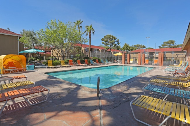 Piscina - Hesperian Falls Apartments