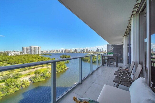 Foto del edificio - 16385 Biscayne Blvd