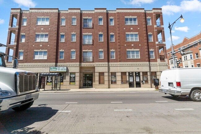 Foto del edificio - 3000 W Lawrence Avenue Unit 2B