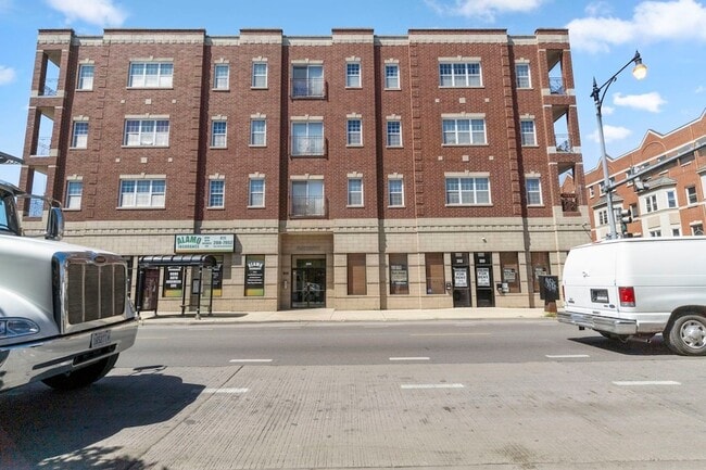 Building Photo - 3000 W Lawrence Avenue Unit 2B