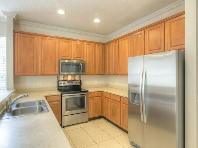 Foto del edificio - 553 Jasmine Bloom Dr