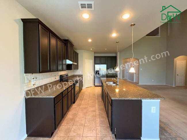 Foto del edificio - Spacious 4-Bedroom Home for Lease in Kelle...