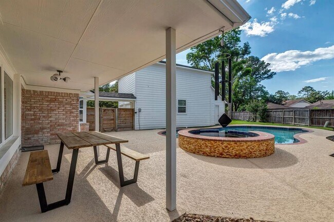Foto del edificio - 12306 Westmere Dr